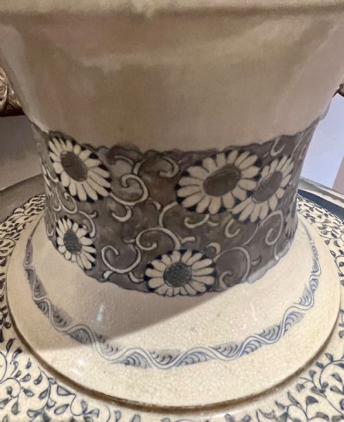 LARGE PAIR OF JAPANESE SATSUMA VASES - ADDITIONAL PHOTO 10
