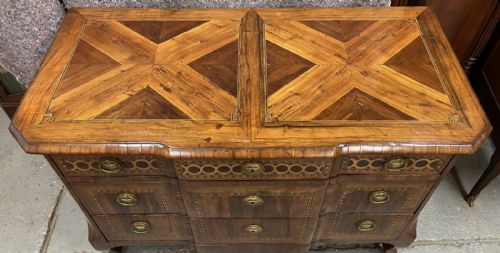 18THCENTURY ITALIAN COMMODE CHEST - ADDITIONAL PHOTO 3