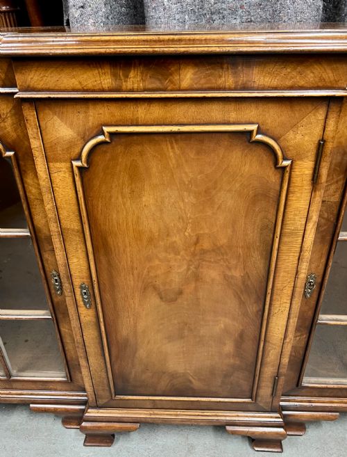 GOOD QUALITY QUEEN ANNE STYLE DWARF WALNUT BOOKCASE - ADDITIONAL PHOTO 5