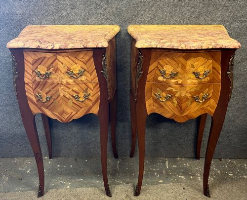 PAIR OF INLAID MARQUETRY AND MARBLE TOPPED BEDSIDE CHESTS LAMP TABLES