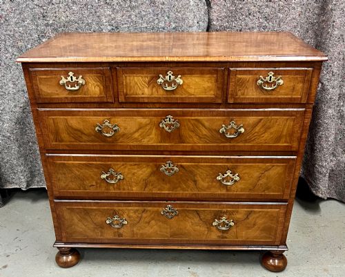 EARLY 18TH C WALNUT CHEST OF DRAWERS - ADDITIONAL PHOTO 1