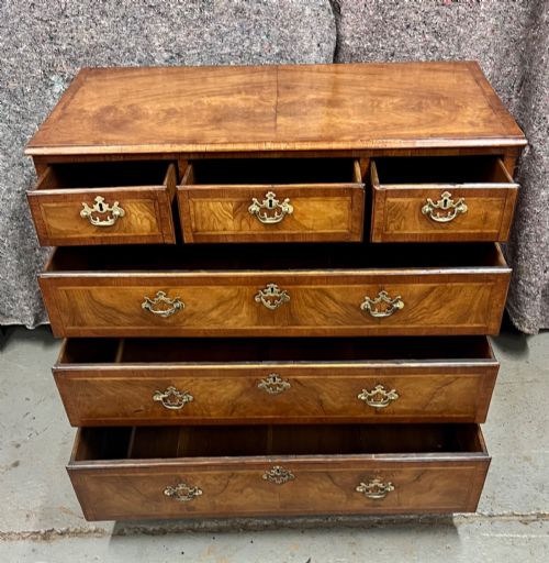 EARLY 18TH C WALNUT CHEST OF DRAWERS - ADDITIONAL PHOTO 4