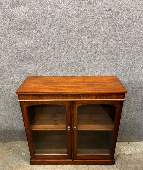 SMALL VICTORIAN MAHOGANY BOOKCASE