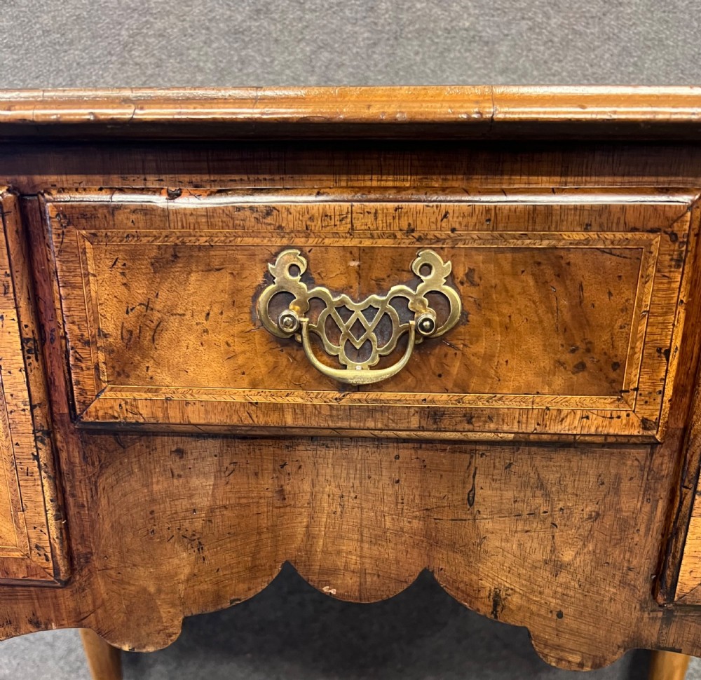 18.th.C. Walnut Low Boy View VIII