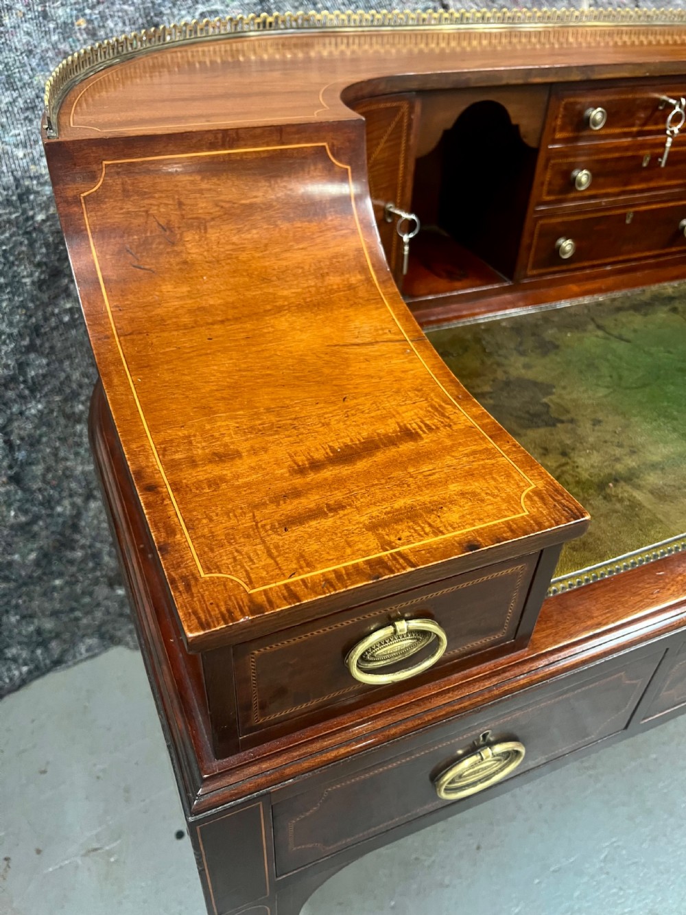 Shapland & Petter Carlton House Desk View XI