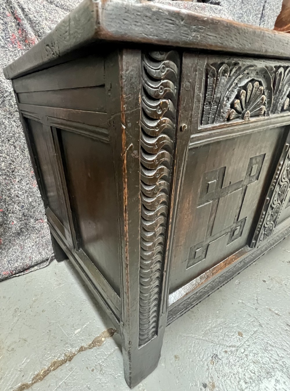 Original Early Oak Coffer View IV