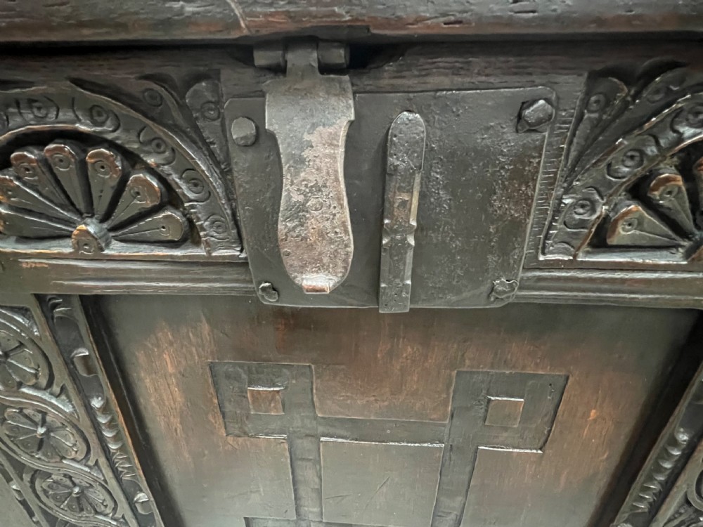 Original Early Oak Coffer View X