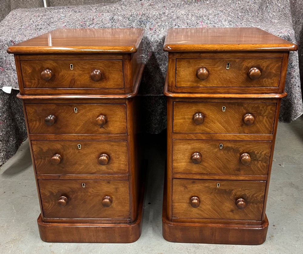 Antique Pair of Mahogany Bedside Chests 
