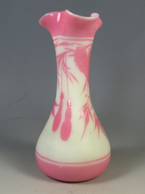 STOURBRIDGE PINK OVER WHITE FAUX CAMEO GLASS VASE - ADDITIONAL PHOTO 2