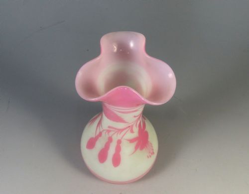 STOURBRIDGE PINK OVER WHITE FAUX CAMEO GLASS VASE - ADDITIONAL PHOTO 3