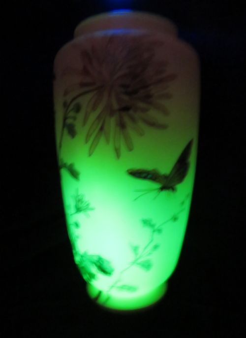 LARGE THOMAS WEBB BURMESE HAND PAINTED URANIUM GLASS VASE - ADDITIONAL PHOTO 11