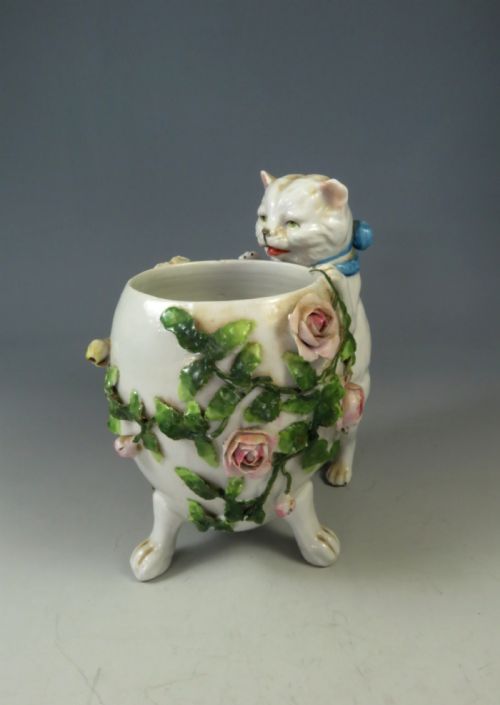 antique sitzendorf pot pourri cat and flowers - CATEGORY: ANTIQUE CERAMICS - DATED 1890