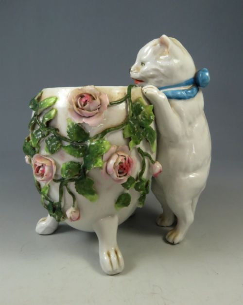 ANTIQUE SITZENDORF POT POURRI CAT AND FLOWERS - ADDITIONAL PHOTO 1