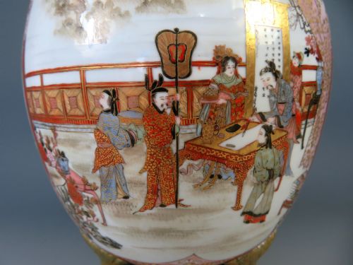 LARGE ANTIQUE JAPANESE KUTANI PORCELAIN JAR AND COVER - ADDITIONAL PHOTO 1