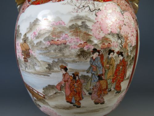 LARGE ANTIQUE JAPANESE KUTANI PORCELAIN JAR AND COVER - ADDITIONAL PHOTO 3