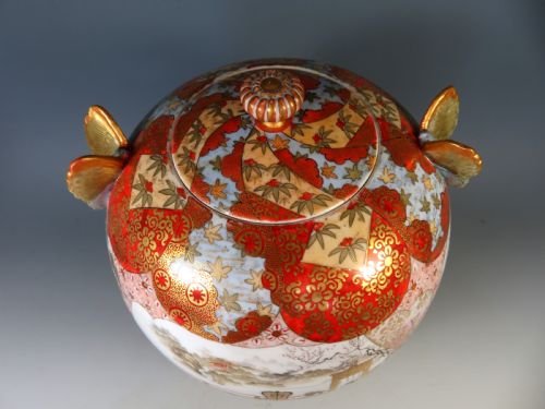 LARGE ANTIQUE JAPANESE KUTANI PORCELAIN JAR AND COVER - ADDITIONAL PHOTO 4