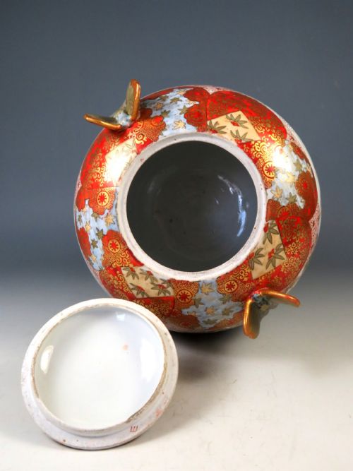 LARGE ANTIQUE JAPANESE KUTANI PORCELAIN JAR AND COVER - ADDITIONAL PHOTO 5