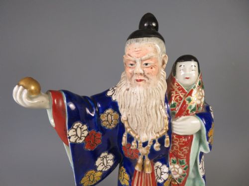 ANTIQUE JAPANESE MEIJI PERIOD KUTANI OKIMONO MAN HOLDING CHILD - ADDITIONAL PHOTO 1