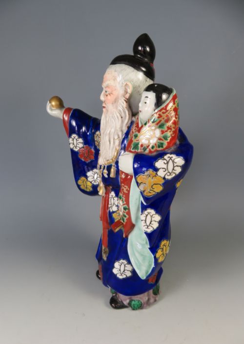 ANTIQUE JAPANESE MEIJI PERIOD KUTANI OKIMONO MAN HOLDING CHILD - ADDITIONAL PHOTO 2