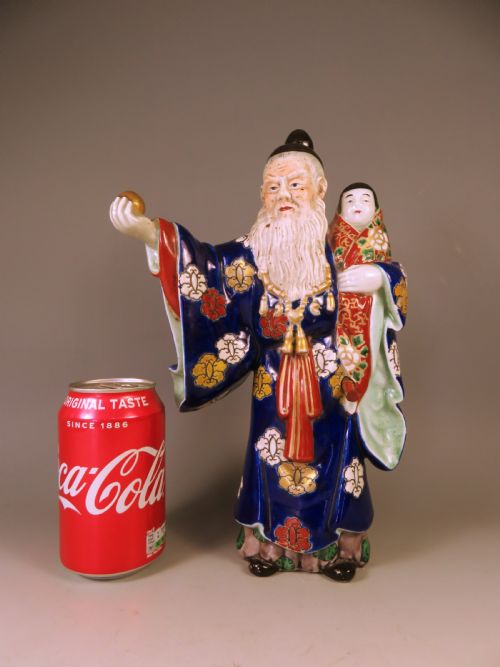 ANTIQUE JAPANESE MEIJI PERIOD KUTANI OKIMONO MAN HOLDING CHILD - ADDITIONAL PHOTO 5