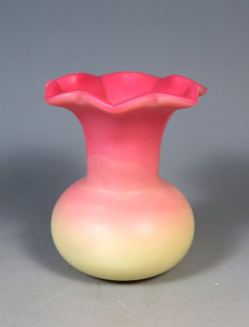 ANTIQUE BURMESE GLASS URANIUM POSY VASE THOMAS WEBB AND SONS - ADDITIONAL PHOTO 1