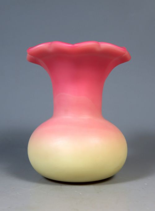 ANTIQUE BURMESE GLASS URANIUM POSY VASE THOMAS WEBB AND SONS - ADDITIONAL PHOTO 2