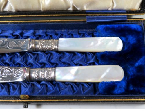 ANTIQUE VICTORIAN BOXED SET OF BUTTER KNIVES JAMES DIXON AND SONS - ADDITIONAL PHOTO 2