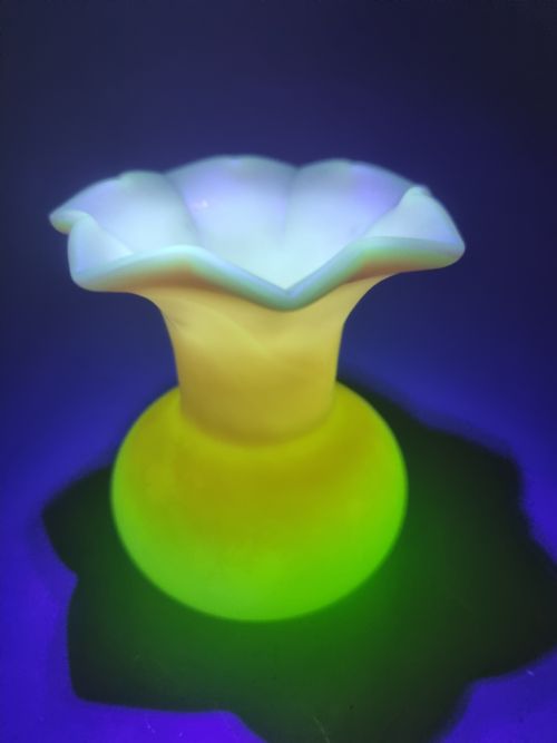 ANTIQUE BURMESE GLASS URANIUM POSY VASE THOMAS WEBB AND SONS - ADDITIONAL PHOTO 6