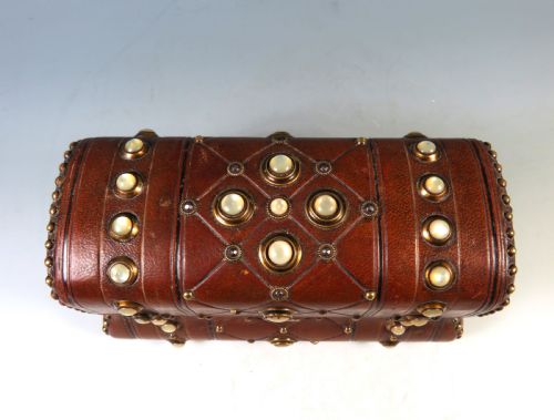 ANTIQUE 3 BOTTLE PERFUME SET IN LEATHER BOX - ADDITIONAL PHOTO 2