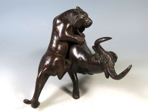 JAPANESE MEIJI PERIOD BRONZE TIGER AND BUFFALO OKIMONO GENRYUSAI SEIYA - ADDITIONAL PHOTO 3