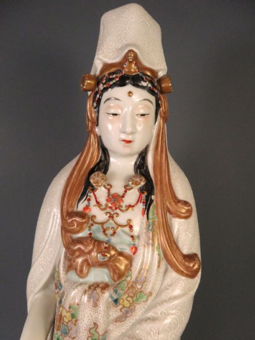 LARGE ANTIQUE JAPANESE KUTANI PORCELAIN KANNON OKIMONO - ADDITIONAL PHOTO 2