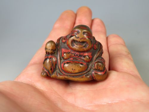 ANTIQUE JAPANESE NEGORO LACQUER HOTEI NETSUKE - ADDITIONAL PHOTO 4