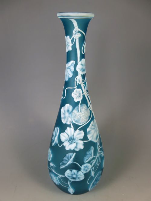 ANTIQUE THOMAS WEBB WHITE ON BLUE CAMEO GLASS VASE NASTURTIUM - ADDITIONAL PHOTO 1