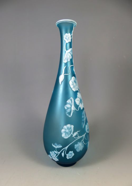 ANTIQUE THOMAS WEBB WHITE ON BLUE CAMEO GLASS VASE NASTURTIUM - ADDITIONAL PHOTO 2