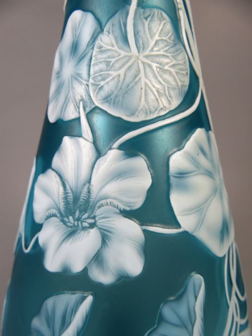 ANTIQUE THOMAS WEBB WHITE ON BLUE CAMEO GLASS VASE NASTURTIUM - ADDITIONAL PHOTO 3