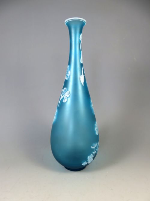 ANTIQUE THOMAS WEBB WHITE ON BLUE CAMEO GLASS VASE NASTURTIUM - ADDITIONAL PHOTO 6
