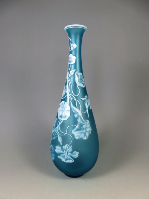 ANTIQUE THOMAS WEBB WHITE ON BLUE CAMEO GLASS VASE NASTURTIUM - ADDITIONAL PHOTO 8