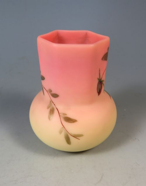 ANTIQUE THOMAS WEBB QUEENS BURMESE URANIUM GLASS VASE - ADDITIONAL PHOTO 2