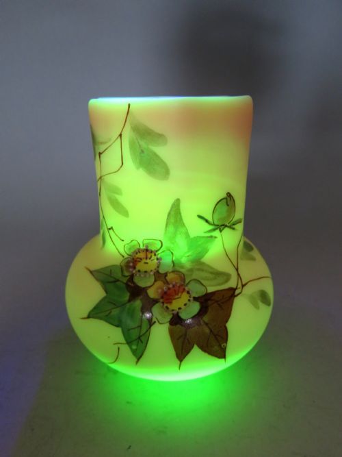 ANTIQUE THOMAS WEBB QUEENS BURMESE URANIUM GLASS VASE - ADDITIONAL PHOTO 5