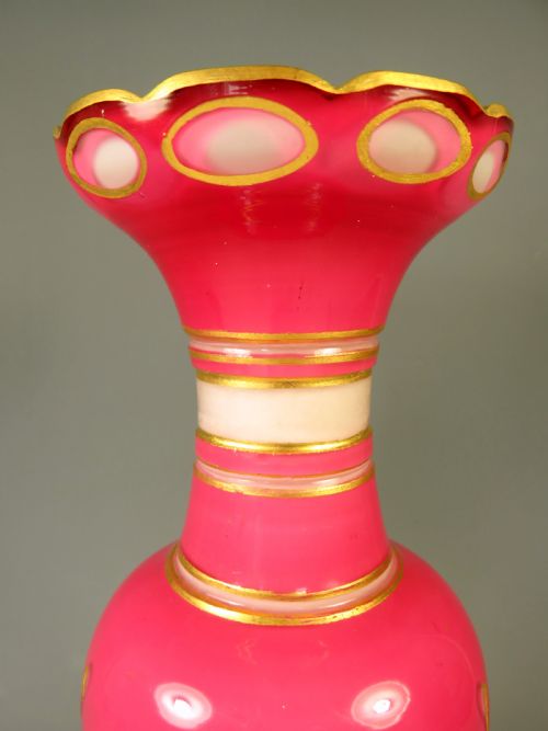 ANTIQUE FRENCH BACCARAT CASED PINK OVER WHITE GLASS VASE - ADDITIONAL PHOTO 3