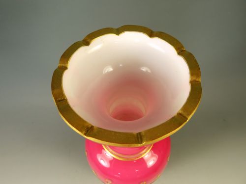 ANTIQUE FRENCH BACCARAT CASED PINK OVER WHITE GLASS VASE - ADDITIONAL PHOTO 6