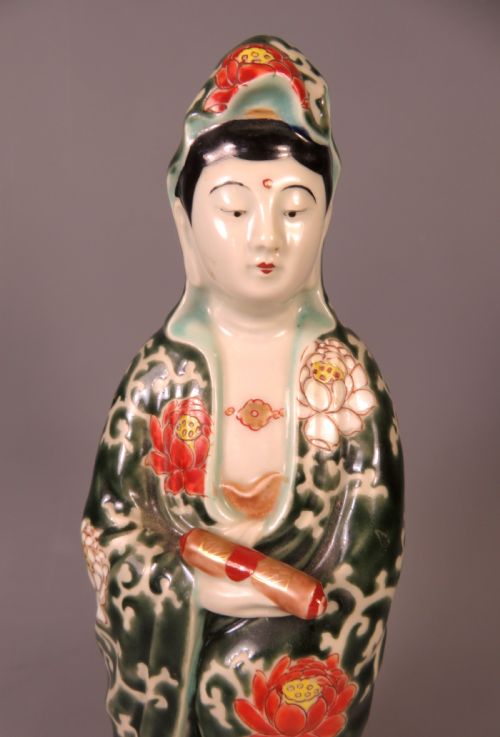 ANTIQUE JAPANESE KUTANI PORCELAIN GUANYIN OKIMONO - ADDITIONAL PHOTO 2