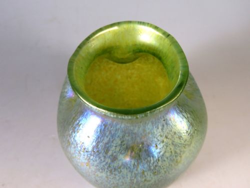 ANTIQUE BOHEMIAN LOETZ GREEN GLASS DELPHI VASE - ADDITIONAL PHOTO 2