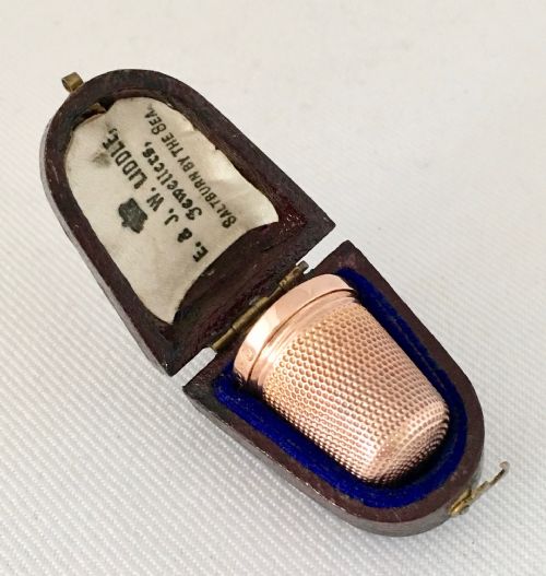 solid gold thimble 1860 - CATEGORY: ANTIQUE MISCELLANEOUS - DATED 1860