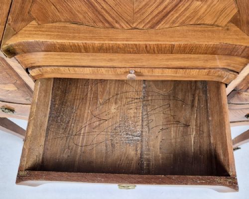 19 TH CENTURY FRENCH TULIPWOOD POUDREUSE DRESSING TABLE - ADDITIONAL PHOTO 12
