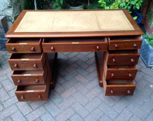 SUPER QUALITY MAHOGANY DESK - ADDITIONAL PHOTO 1