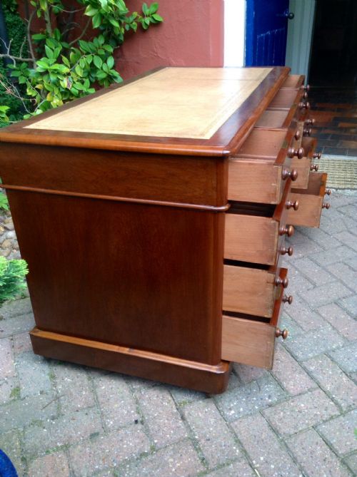 SUPER QUALITY MAHOGANY DESK - ADDITIONAL PHOTO 2