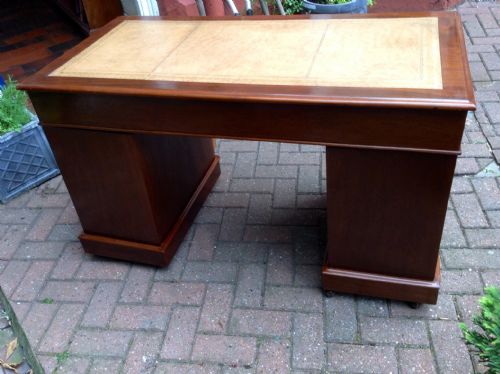 SUPER QUALITY MAHOGANY DESK - ADDITIONAL PHOTO 3