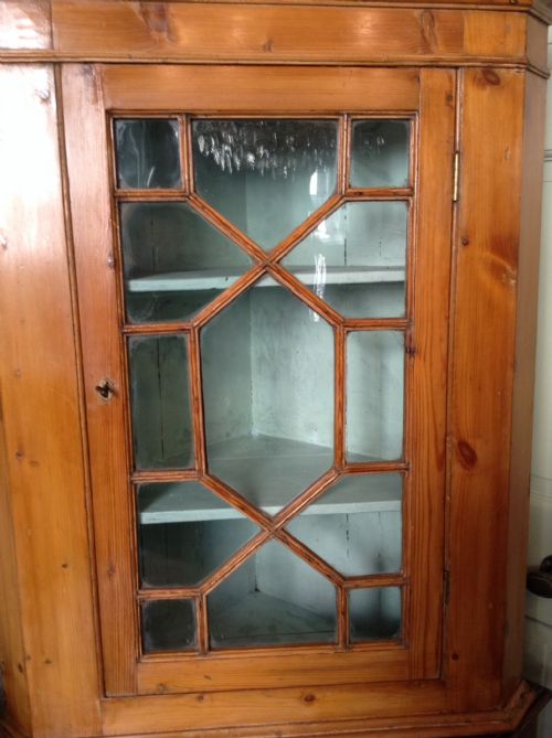 GEORGIAN PINE GLAZED CORNER CUPBOARD - ADDITIONAL PHOTO 2