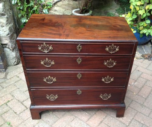 a very small early georgian mahogany chest of drawers - CATEGORY: ANTIQUE CHEST OF DRAWERS - DATED 1750